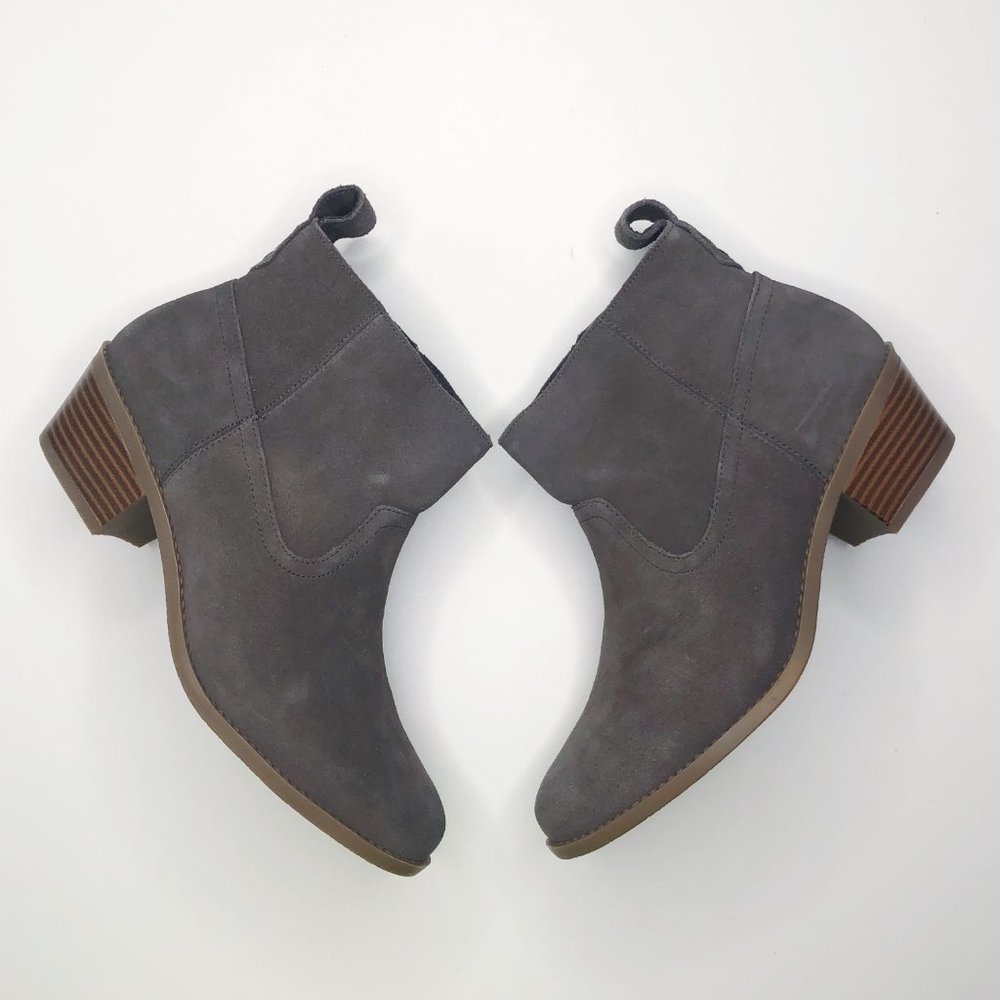 [VIONIC] Vera Suede Ankle Boots - Picture 2 of 6